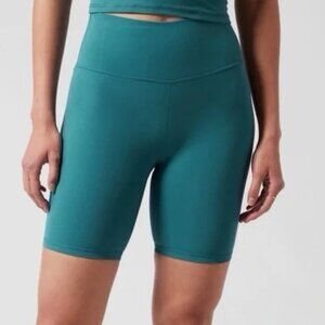 Athleta Transcend 7" Bike‎ Short in Borealis Green M High Rise Waistband